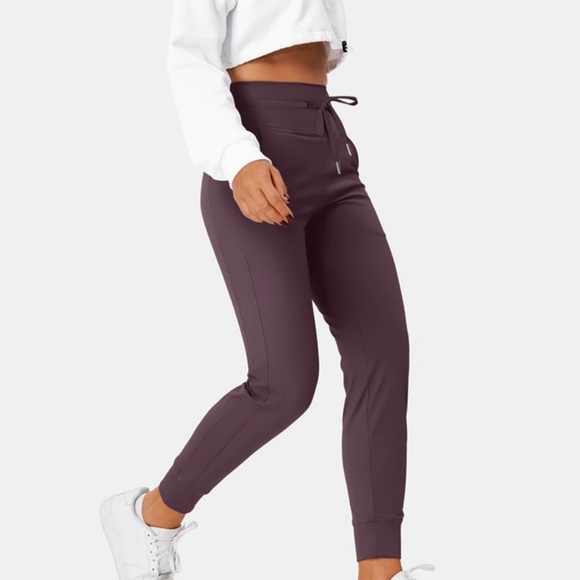 New without tags Halara full length joggers. Size Large. - Picture 2 of 2